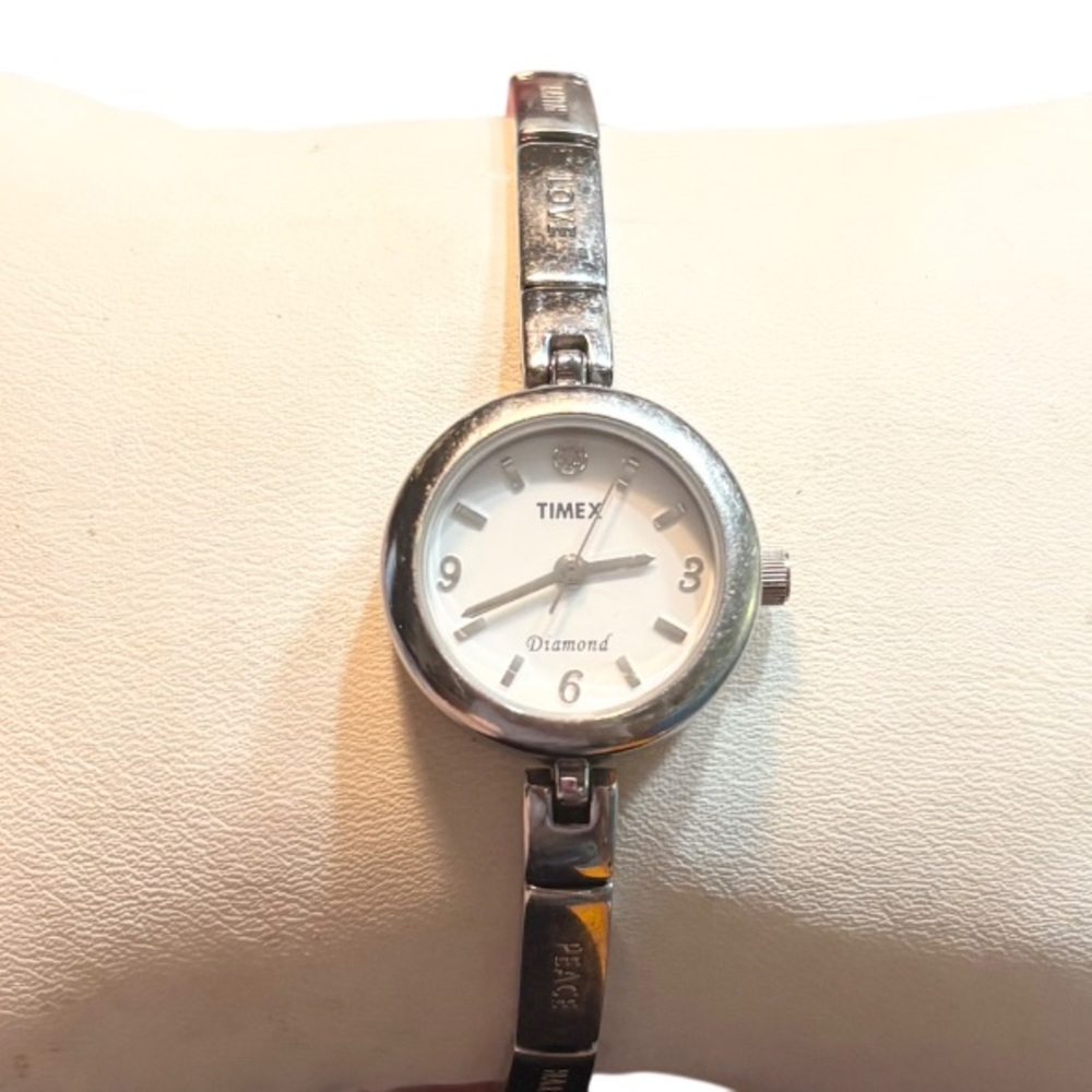 Timex Diamond silver-tone women's watch with an expansion bracelet Y2K